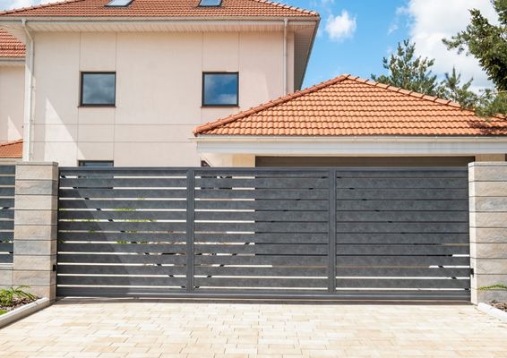 ograda metalna zagreb za dvorište s vratima